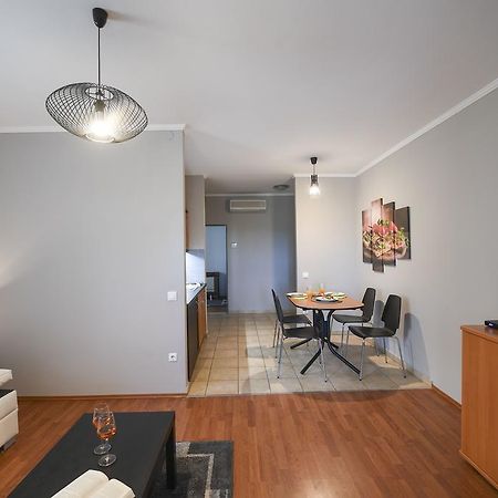 Salt Hill Apartmanok เอ็กแกร์ซาโลก ภายนอก รูปภาพ