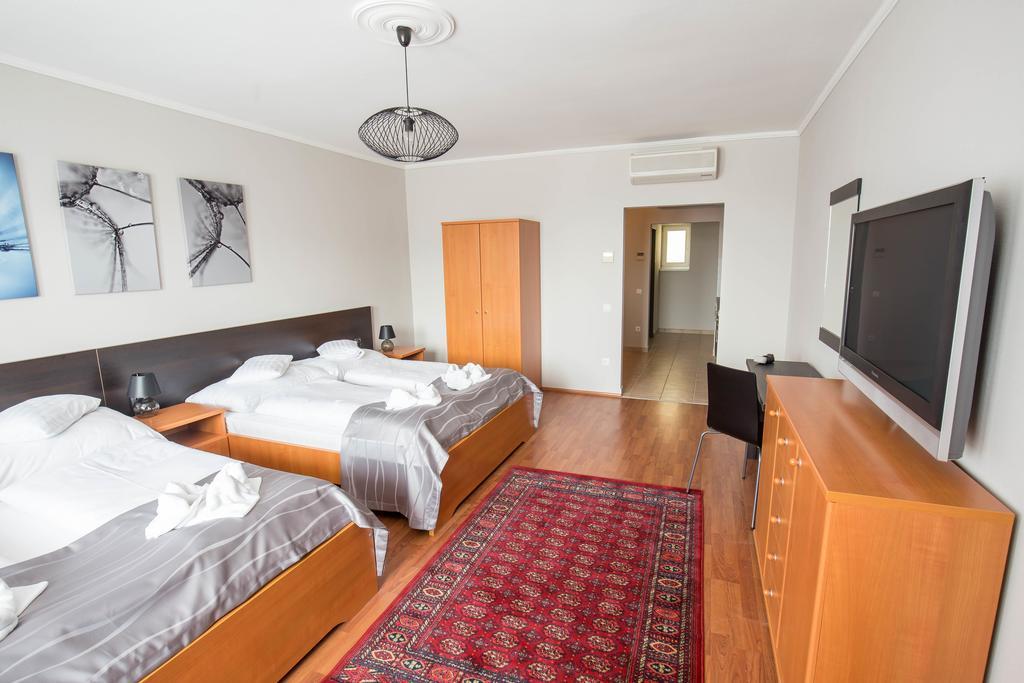 Salt Hill Apartmanok เอ็กแกร์ซาโลก ภายนอก รูปภาพ