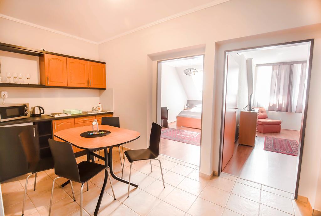Salt Hill Apartmanok เอ็กแกร์ซาโลก ภายนอก รูปภาพ