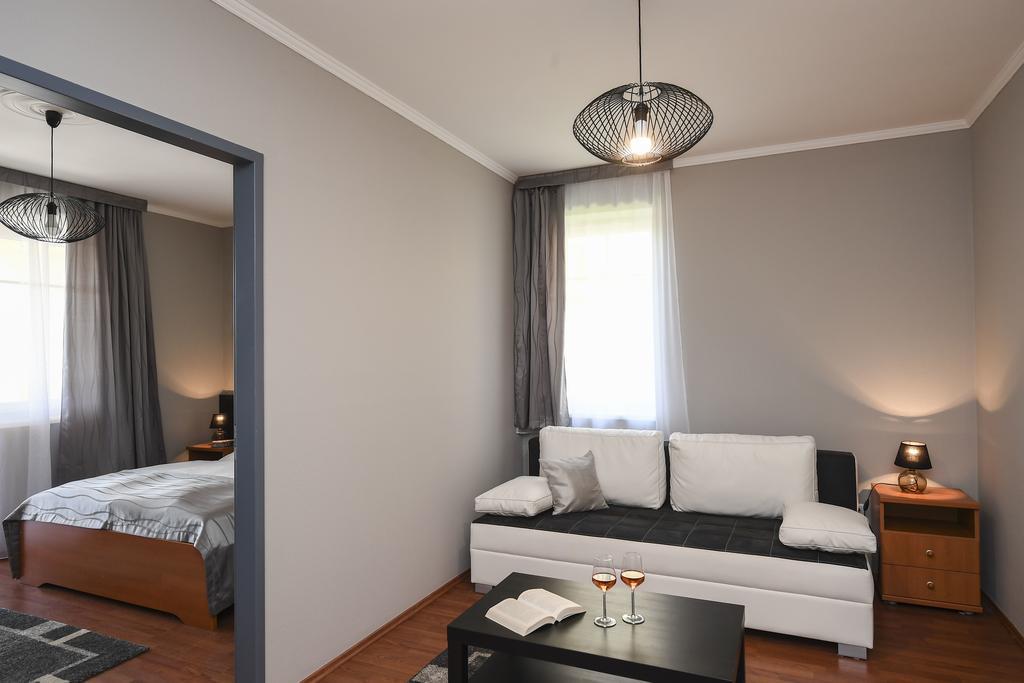 Salt Hill Apartmanok เอ็กแกร์ซาโลก ภายนอก รูปภาพ